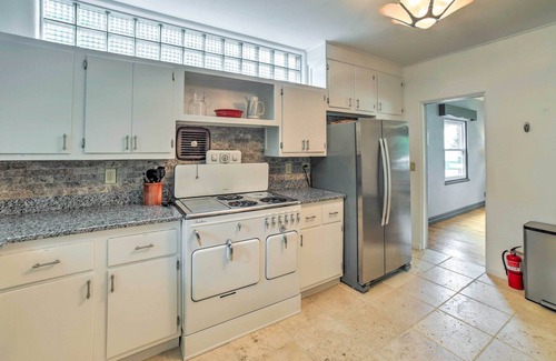 Chesterton Casa | Cozy Abode ~ 3 Mi to Indiana Dunes Nat'l Park
