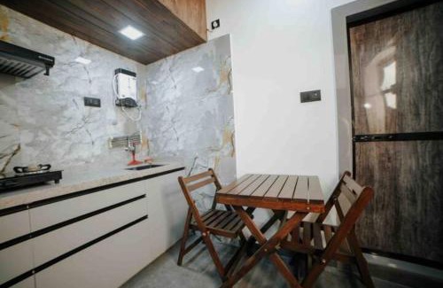 Andheri West Apartamento | Cozy AC Studio W/ Kitchenette Nr Kokilaben Hosp.