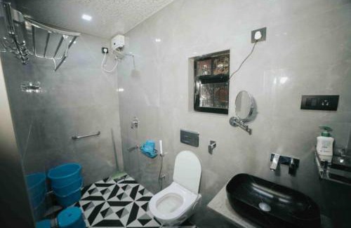 Andheri West Apartamento | Cozy AC Studio W/ Kitchenette Nr Kokilaben Hosp.