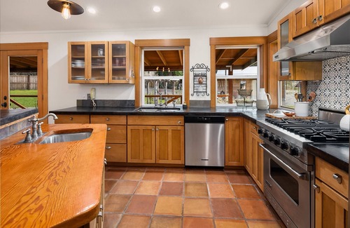 Riverbend Casa | Cozy Adult Retreat Cabin