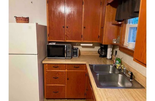 Portage Lake Cabaña | Cozy All Season Lakeside Cottage