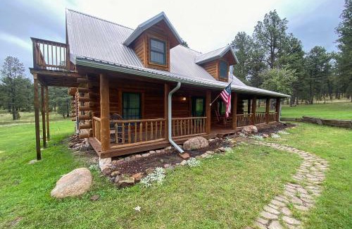 Alto Casa | Cozy Alto Cabin on 2 Acres Near Fishing and Skiing!