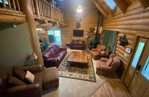 Alto Casa | Cozy Alto Cabin on 2 Acres Near Fishing and Skiing!