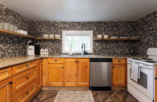 Hendersonville Casa | Cozy and Chic 2B Cottage Mins From Downtown