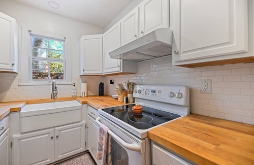 Montgomery Casa | Cozy and Clean - Best located Old Cloverdale 1BR