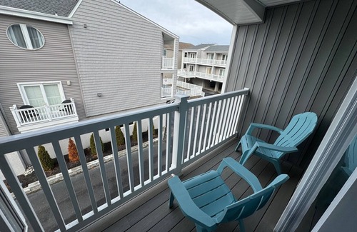 North End Condominio | Cozy and Clean Boardwalk/Beach Block Condo with Parking and Pool