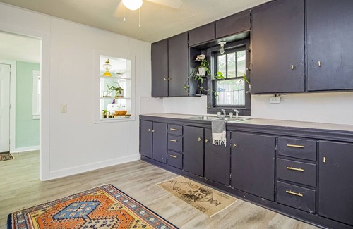 Siloam Springs Casa | Cozy and Convenient 2 Br 1 Bath Bungalow n the heart of Downtown Siloam Springs