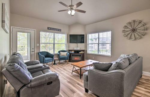 Table Rock Apartamento | Cozy and Deluxe Branson Condo Balcony and Pool Access