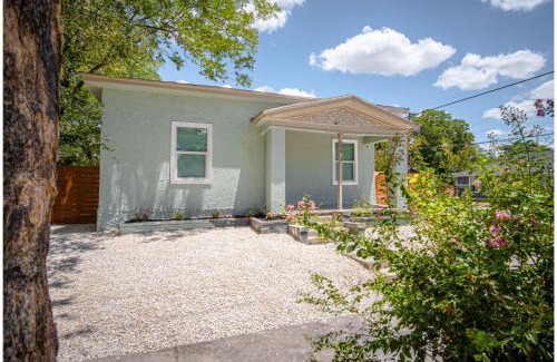 Nevada Street Apartamento | Cozy and Lovely 2BR 2BA Apt#A Near Lively Downtown