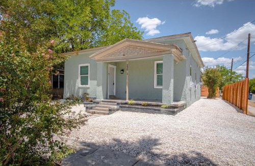 Nevada Street Apartamento | Cozy and Lovely 2BR 2BA Apt#A Near Lively Downtown