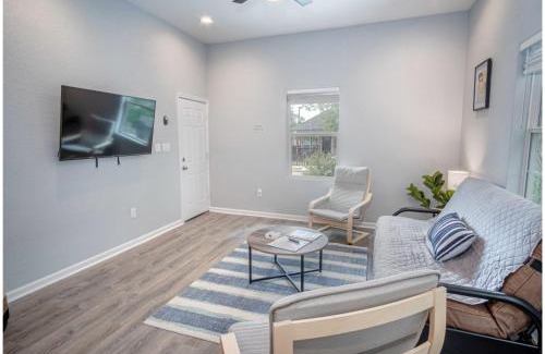 Nevada Street Apartamento | Cozy and Lovely 2BR 2BA Apt#A Near Lively Downtown