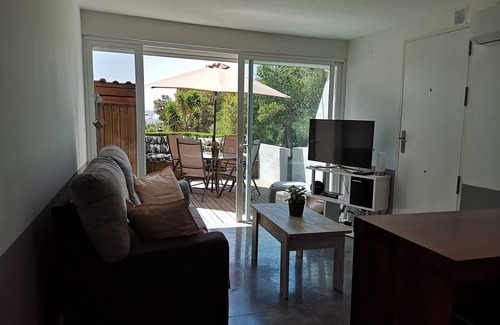 Urbanización Puerto de Estepona Apartamento | Acogedor y moderno, con vistas al mar Mediterráneo. Cerca de la playa, puerto y centro.