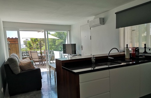 Urbanización Puerto de Estepona Apartamento | Acogedor y moderno, con vistas al mar Mediterráneo. Cerca de la playa, puerto y centro.