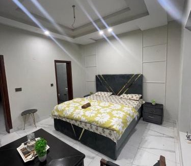 Multan Apartamento | Cozy and Peaceful 2 Bedroom Luxury Apartment