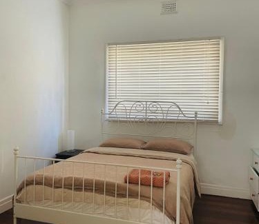 East Victoria Park Casa | Cozy and Peaceful home surrounding by cafes and restaurants