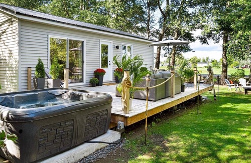 Cormierville Cabaña | Cozy and peaceful Ocean view modern cottage W/ hot tub and outdoor oasis