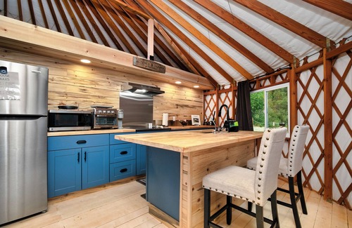 Boise Cabina | Cozy and POSH-est Yurt in gorgeous Boise National Forest