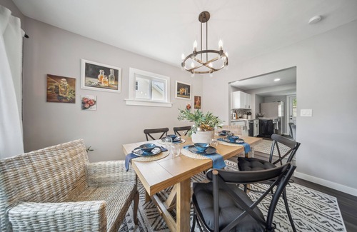 Mayfield Heights Casa | Cozy and Quaint 3 Bedroom: single-level, 5 beds fit 8 guests