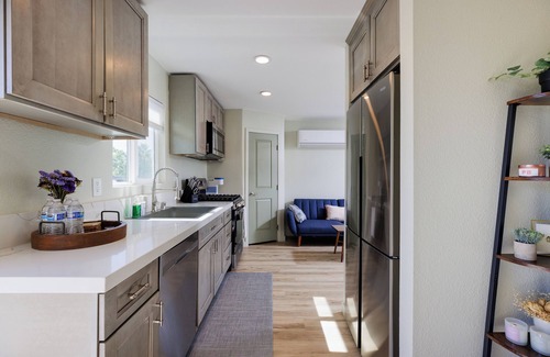 Fontana Casa | Cozy and Quiet Front House