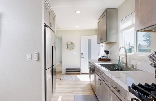 Fontana Casa | Cozy and Quiet Front House