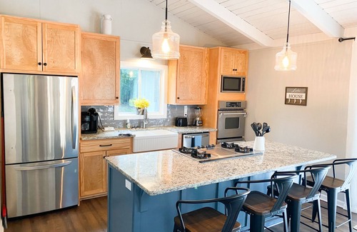 Westminster Casa | Cozy and Quiet Lake House- 30 Minutes from Clemson