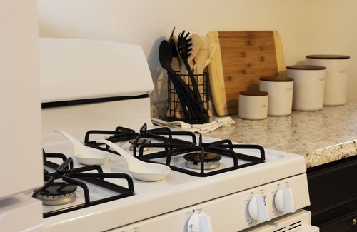 Kingston Casa | Cozy and Spacious House near Downtown Kingston