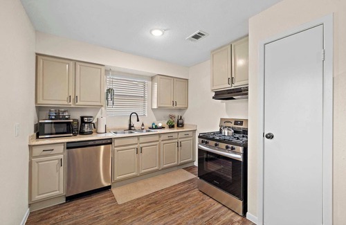 El Lago Casa | Cozy and Stylish 3-Bedroom Sanctuary