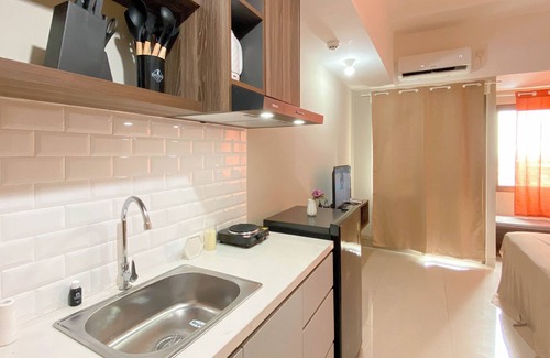 Jakarta Apartamento | Cozy and Warm Studio at LRT City Jatibening Apartment