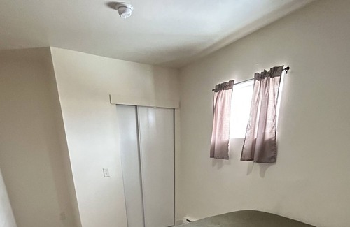 Rifle Apartamento | Cozy apartment hunters and traveling professionals welcome!
