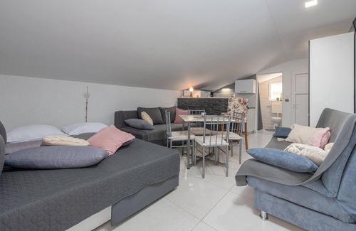 Ribarica Apartamento | Acogedor apartamento en Cesarica con.