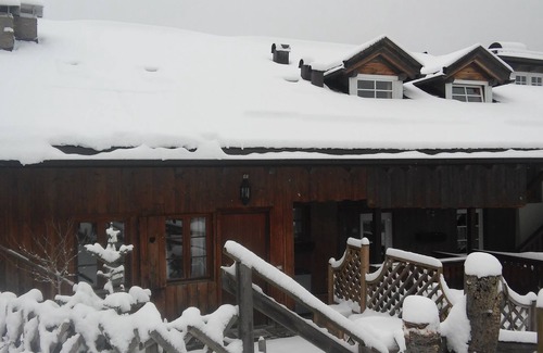 Vigo di Fassa Apartamento | Acogedor apartamento con vistas a las montañas de los Dolomitas, wifi gratis y estacionamiento privado