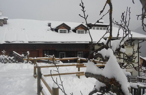 Vigo di Fassa Apartamento | Acogedor apartamento con vistas a las montañas de los Dolomitas, wifi gratis y estacionamiento privado