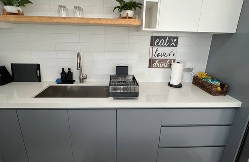 New Kingston Apartamento | Cozy apartment in new Kingston w/rooftop pool, super close to A/C Marriott.