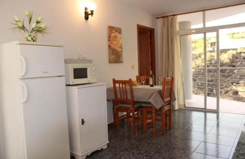 Puerto Naos Apartamento | Cozy apartment in Puerto de Naos 45 m² mountain view