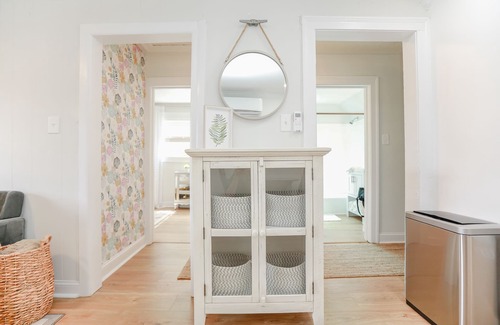 Central Newport News Apartamento | Cozy Apartment in Historic Hilton Village close to CNU