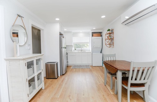 Central Newport News Apartamento | Cozy Apartment in Historic Hilton Village close to CNU