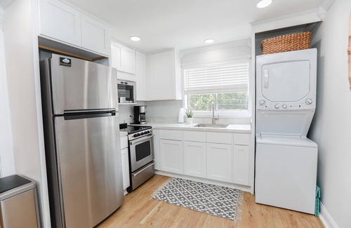 Central Newport News Apartamento | Cozy Apartment in Historic Hilton Village close to CNU