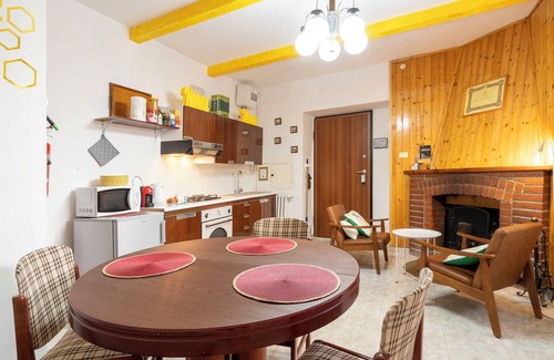 Castel di Ieri Casa | Cozy apartment with fireplace.