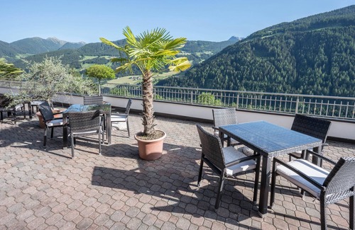 Mareta Apartamento | Cozy Apartment Sonnenblume with Mountain View, Wi-Fi, Sauna, Terrace & Balcony; Parking Available