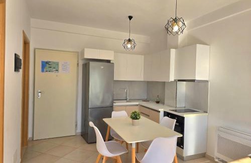 Ishem Apartamento | Cozy Apartment Steps from Sandy Beach