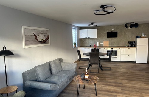 Heusweiler Apartamento | Cozy apartment with terrace and garden view