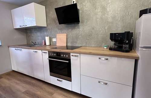 Heusweiler Apartamento | Cozy apartment with terrace and garden view