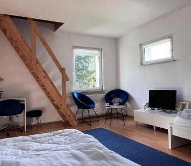 Gerresheim Apartamento | Cozy Apartment with Excellent Transport Links to Old Town, Main Station and Trade Fair