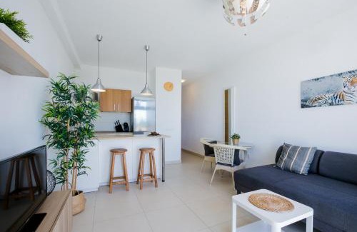 San Eugenio Apartamento | Cozy apartment with seaview and parking