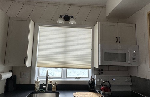West Dover Apartamento | Cozy apt 1 mile from Mt. Snow. New remodel, monthly rental - utilities included!