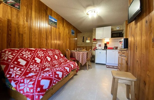 Praz-sur-Arly Apartamento | Apto acogedor para 6, Praz-sur-Arly, bus gratis, parking, mascotas permitidas