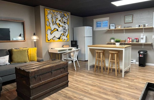 Pittsburgh Condominio | Cozy Artist Apartment, Queen Bed Stylish + WIFI!