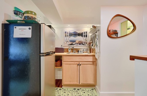 Mount Washington Apartamento | Cozy, artsy 2-bedroom, private apartment with WiFi, AC in vibrant Baltimore