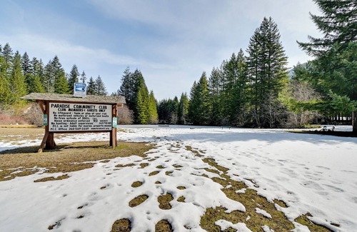 Paradise Estates Cabaña | Cozy Ashford Home - 5 Mi to Rainier Nat'l Park!