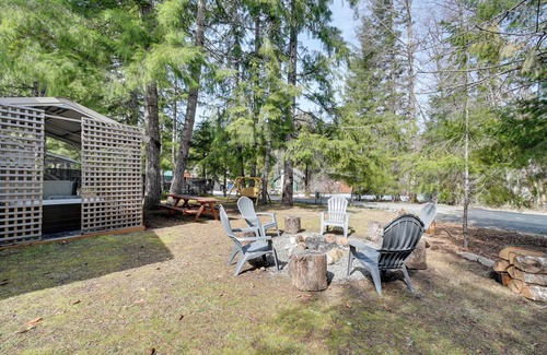 Paradise Estates Cabaña | Cozy Ashford Home - 5 Mi to Rainier Nat'l Park!